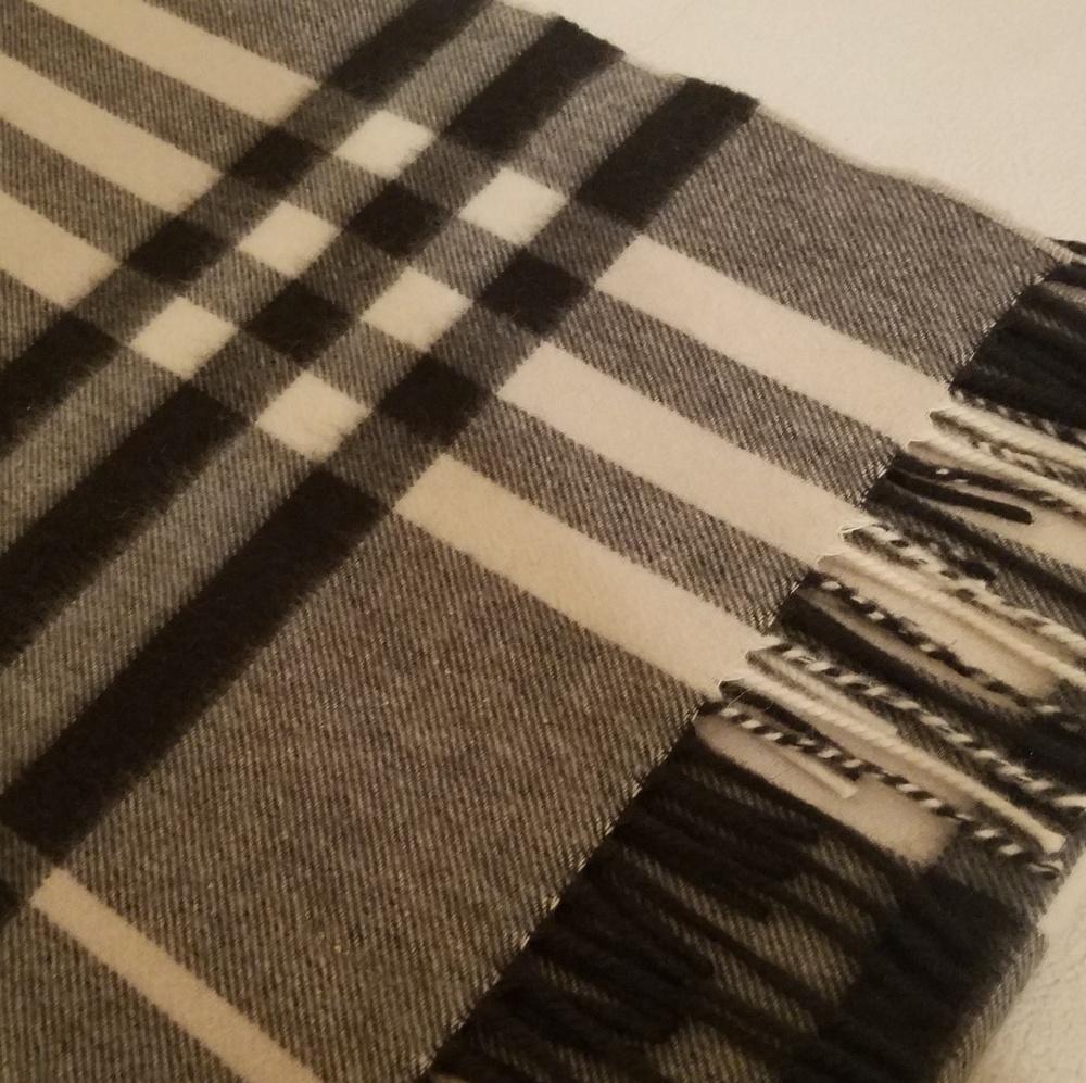 Burberry cashmere scarf